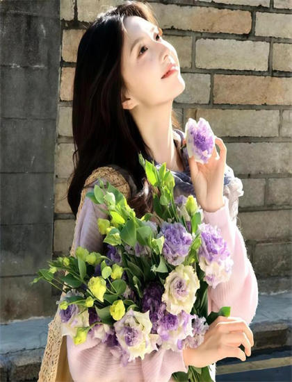 《姐姐妹妹站起来》导演手法解析：艺术风格与技术特点分析，幕后花絮